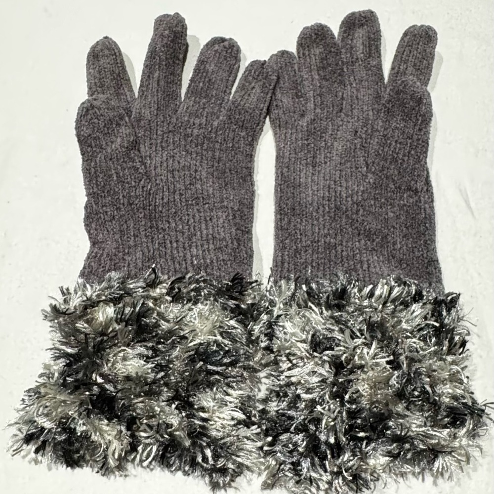 Merona Women's Grey Gloves One Size Fits most, preowned but never used - Picture 2 of 7